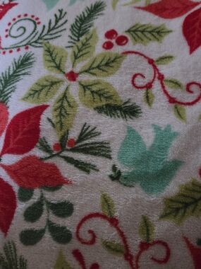 Holiday Poinsettia Plush Throw Blanket - Christmas Cozy Red, Green & Aqua 52x68